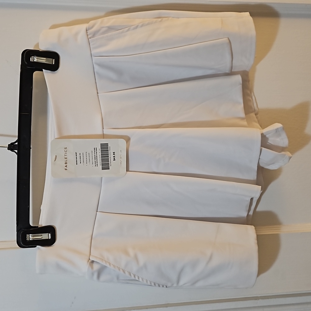 NEW Fabletics Woven Run Skort. White. Medium